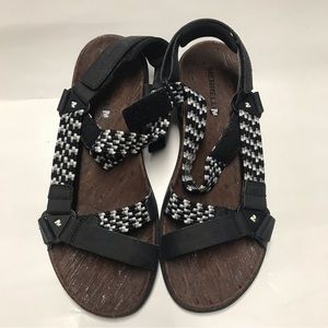 Merrell sandals size 9